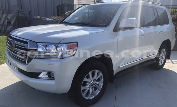 Buy Used Toyota Land Cruiser Prado White Car in Coyah in Coyah Buy Used Toyota Land Cruiser Prado White Car in Coyah in Coyah