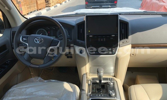 Buy Used Toyota Land Cruiser White Car in Dixinn in Conakry Buy Used Toyota Land Cruiser White Car in Dixinn in Conakry