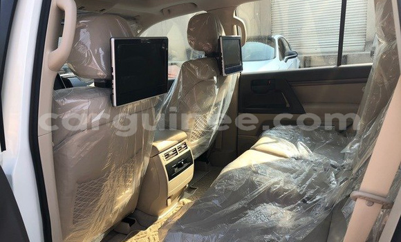 Buy Used Toyota Land Cruiser White Car in Dixinn in Conakry Buy Used Toyota Land Cruiser White Car in Dixinn in Conakry