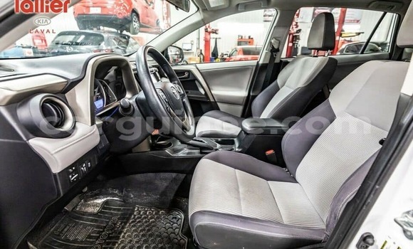 Acheter Occasion Voiture Toyota RAV4 Blanc à Conakry, Conakry Acheter Occasion Voiture Toyota RAV4 Blanc à Conakry, Conakry