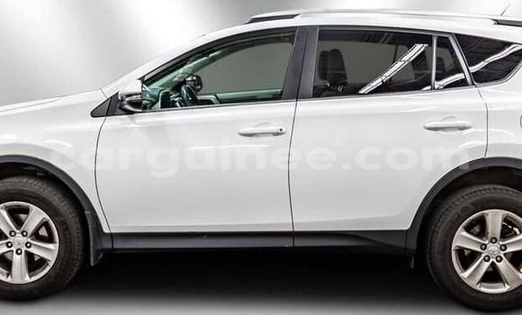 Acheter Occasion Voiture Toyota RAV4 Blanc à Conakry, Conakry Acheter Occasion Voiture Toyota RAV4 Blanc à Conakry, Conakry