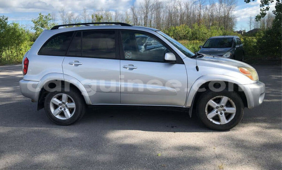 Acheter Occasion Voiture Toyota RAV4 Gris à Conakry, Conakry Acheter Occasion Voiture Toyota RAV4 Gris à Conakry, Conakry