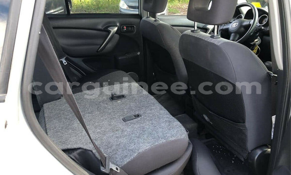 Acheter Occasion Voiture Toyota RAV4 Gris à Conakry, Conakry Acheter Occasion Voiture Toyota RAV4 Gris à Conakry, Conakry