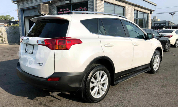 Acheter Occasion Voiture Toyota RAV4 Blanc à Conakry, Conakry Acheter Occasion Voiture Toyota RAV4 Blanc à Conakry, Conakry