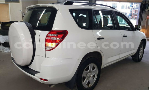 Acheter Occasion Voiture Toyota RAV4 Blanc à Conakry, Conakry Acheter Occasion Voiture Toyota RAV4 Blanc à Conakry, Conakry