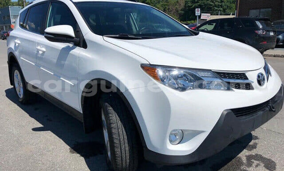 Acheter Occasion Voiture Toyota RAV4 Blanc à Conakry, Conakry Acheter Occasion Voiture Toyota RAV4 Blanc à Conakry, Conakry