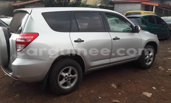 Acheter Occasion Voiture Toyota RAV4 Gris à Conakry, Conakry Acheter Occasion Voiture Toyota RAV4 Gris à Conakry, Conakry