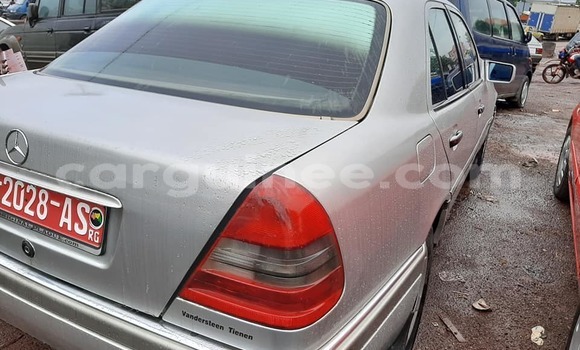 Acheter Occasion Voiture Mercedes-Benz C–Class Gris à Conakry, Conakry Acheter Occasion Voiture Mercedes-Benz C–Class Gris à Conakry, Conakry