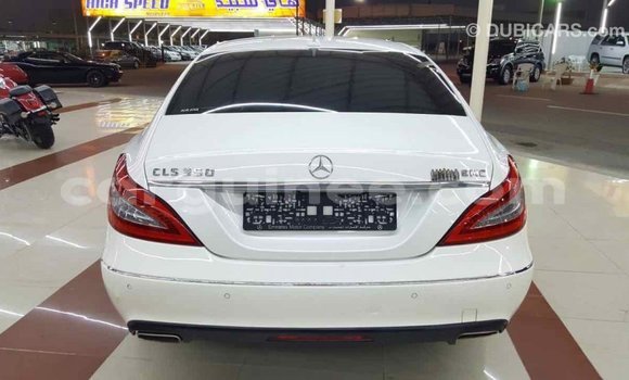 Buy Import Mercedes-Benz 190 (W201) White Car in Import - Dubai in Conakry Buy Import Mercedes-Benz 190 (W201) White Car in Import - Dubai in Conakry