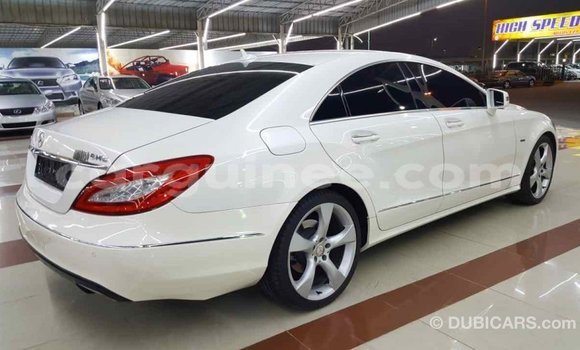 Buy Import Mercedes-Benz 190 (W201) White Car in Import - Dubai in Conakry Buy Import Mercedes-Benz 190 (W201) White Car in Import - Dubai in Conakry