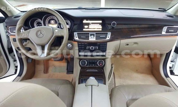 Buy Import Mercedes-Benz 190 (W201) White Car in Import - Dubai in Conakry Buy Import Mercedes-Benz 190 (W201) White Car in Import - Dubai in Conakry