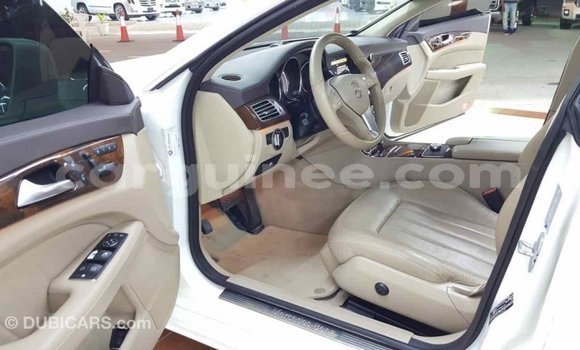Buy Import Mercedes-Benz 190 (W201) White Car in Import - Dubai in Conakry Buy Import Mercedes-Benz 190 (W201) White Car in Import - Dubai in Conakry