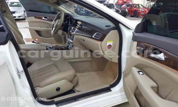 Buy Import Mercedes-Benz 190 (W201) White Car in Import - Dubai in Conakry Buy Import Mercedes-Benz 190 (W201) White Car in Import - Dubai in Conakry