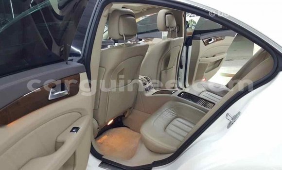 Buy Import Mercedes-Benz 190 (W201) White Car in Import - Dubai in Conakry Buy Import Mercedes-Benz 190 (W201) White Car in Import - Dubai in Conakry