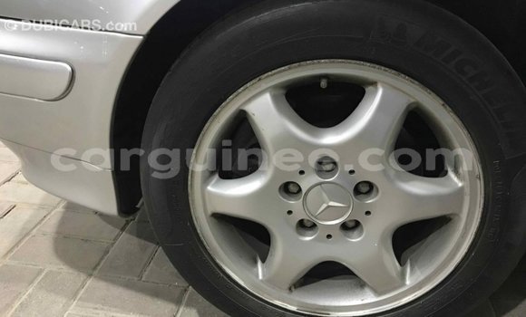 Acheter Import Voiture Mercedes-Benz 190 (W201) Autre à Import - Dubai, Conakry Acheter Import Voiture Mercedes-Benz 190 (W201) Autre à Import - Dubai, Conakry