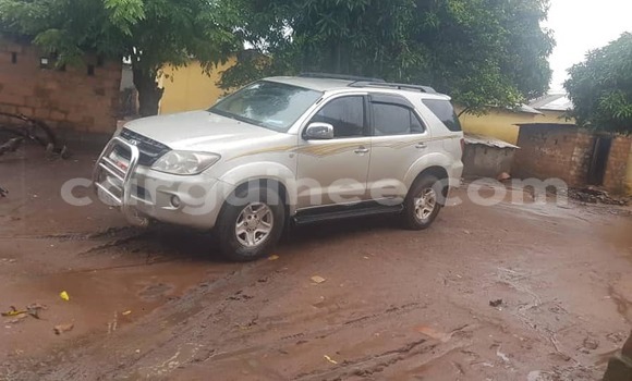 Acheter Occasion Voiture Toyota Fortuner Gris à Conakry, Conakry Acheter Occasion Voiture Toyota Fortuner Gris à Conakry, Conakry