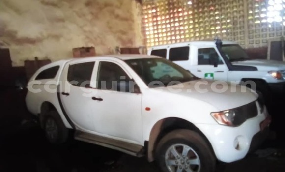 Buy Used Mitsubishi L200 White Car in Conakry in Conakry