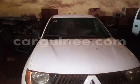 Buy Used Mitsubishi L200 White Car in Conakry in Conakry Buy Used Mitsubishi L200 White Car in Conakry in Conakry