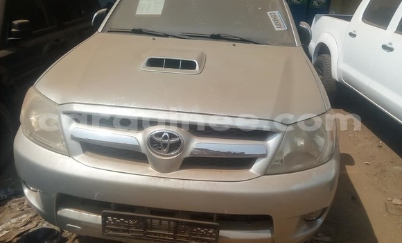 Buy Used Toyota Hilux Silver Car in Conakry in Conakry