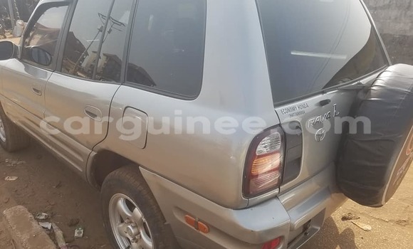 Acheter Occasion Voiture Toyota RAV4 Gris à Conakry, Conakry Acheter Occasion Voiture Toyota RAV4 Gris à Conakry, Conakry
