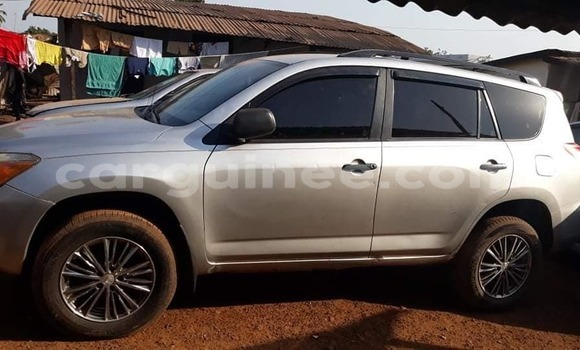 Acheter Occasion Voiture Toyota RAV4 Gris à Conakry, Conakry Acheter Occasion Voiture Toyota RAV4 Gris à Conakry, Conakry