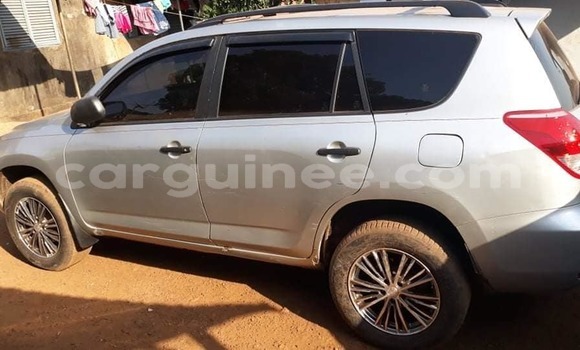 Acheter Occasion Voiture Toyota RAV4 Gris à Conakry, Conakry Acheter Occasion Voiture Toyota RAV4 Gris à Conakry, Conakry