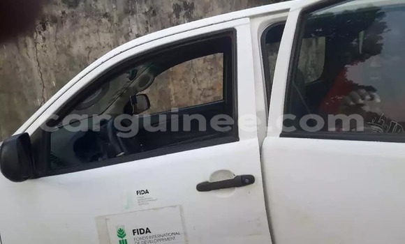 Acheter Occasion Voiture Toyota Hilux Blanc à Conakry, Conakry Acheter Occasion Voiture Toyota Hilux Blanc à Conakry, Conakry
