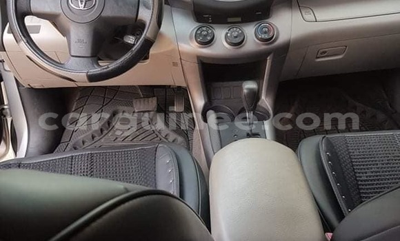 Acheter Occasion Voiture Toyota RAV4 Gris à Conakry, Conakry Acheter Occasion Voiture Toyota RAV4 Gris à Conakry, Conakry