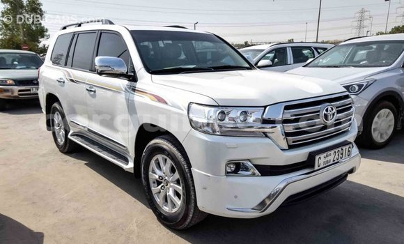Acheter Import Voiture Toyota Land Cruiser Blanc à Import - Dubai, Conakry Acheter Import Voiture Toyota Land Cruiser Blanc à Import - Dubai, Conakry