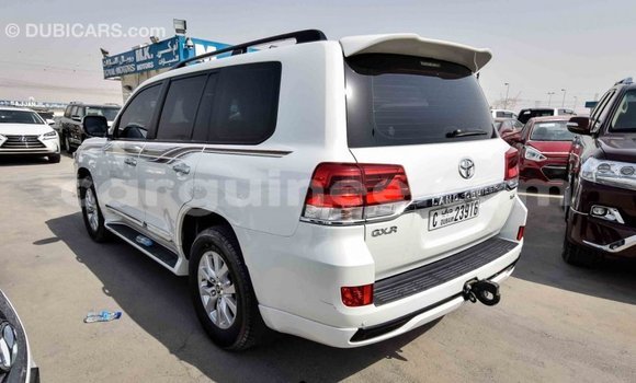 Acheter Import Voiture Toyota Land Cruiser Blanc à Import - Dubai, Conakry Acheter Import Voiture Toyota Land Cruiser Blanc à Import - Dubai, Conakry