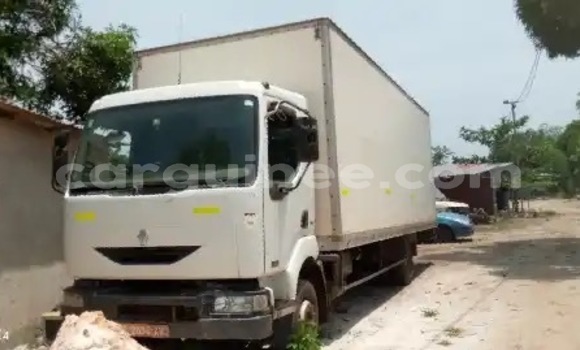 Buy Used Renault Trafic White Car in Conakry in Conakry