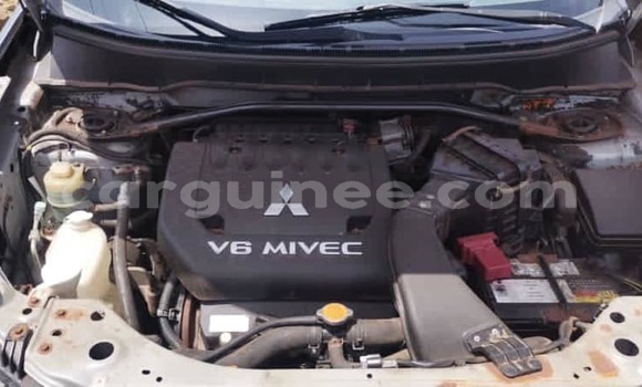 Buy Used Mitsubishi Outlander Silver Car in Conakry in Conakry Buy Used Mitsubishi Outlander Silver Car in Conakry in Conakry