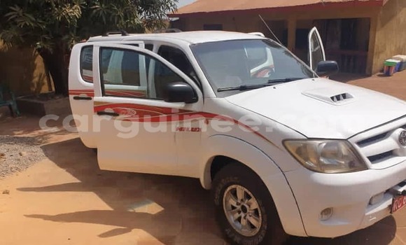 Acheter Occasion Voiture Toyota Hilux Blanc à Conakry, Conakry Acheter Occasion Voiture Toyota Hilux Blanc à Conakry, Conakry