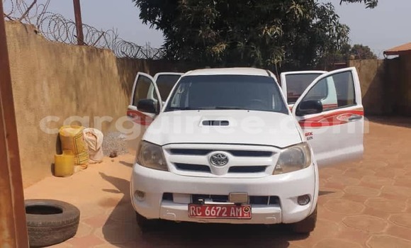 Buy Used Toyota Hilux White Car in Conakry in Conakry Buy Used Toyota Hilux White Car in Conakry in Conakry