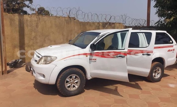 Buy Used Toyota Hilux White Car in Conakry in Conakry Buy Used Toyota Hilux White Car in Conakry in Conakry