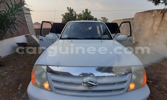 Buy Used Suzuki XL7 White Car in Conakry in Conakry Buy Used Suzuki XL7 White Car in Conakry in Conakry