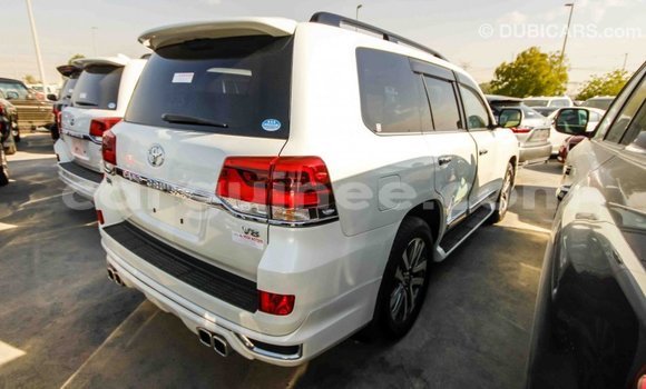 Buy Import Toyota Land Cruiser White Car in Import - Dubai in Conakry Buy Import Toyota Land Cruiser White Car in Import - Dubai in Conakry