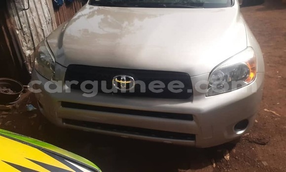 Acheter Occasion Voiture Toyota RAV4 Beige à Conakry, Conakry Acheter Occasion Voiture Toyota RAV4 Beige à Conakry, Conakry