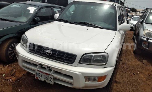 Buy Used Toyota RAV4 White Car in Conakry in Conakry Buy Used Toyota RAV4 White Car in Conakry in Conakry