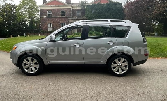 Buy Used Mitsubishi Outlander Silver Car in Conakry in Conakry Buy Used Mitsubishi Outlander Silver Car in Conakry in Conakry