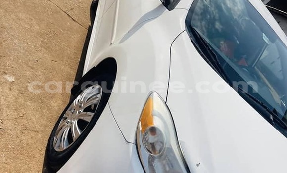 Buy Used Toyota Matrix White Car in Conakry in Conakry