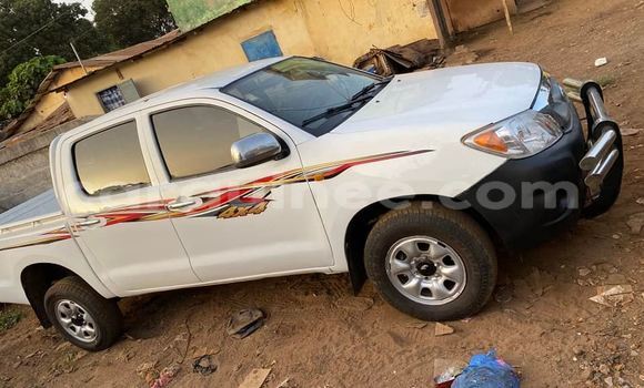 Buy Used Toyota Hilux White Car in Conakry in Conakry Buy Used Toyota Hilux White Car in Conakry in Conakry