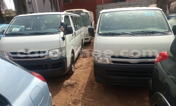 Buy Used Toyota Hiace White Car in Conakry in Conakry Buy Used Toyota Hiace White Car in Conakry in Conakry