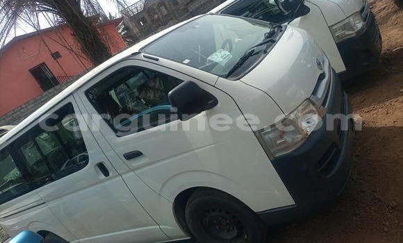 Buy Used Toyota Hiace White Car in Conakry in Conakry Buy Used Toyota Hiace White Car in Conakry in Conakry