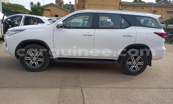 Acheter Occasion Voiture Toyota Fortuner Blanc à Conakry, Conakry Acheter Occasion Voiture Toyota Fortuner Blanc à Conakry, Conakry
