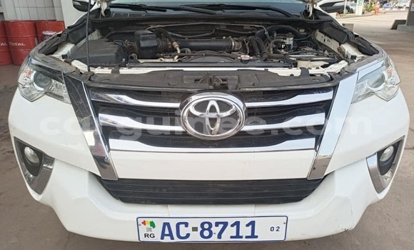 Acheter Occasion Voiture Toyota Fortuner Blanc à Conakry, Conakry Acheter Occasion Voiture Toyota Fortuner Blanc à Conakry, Conakry