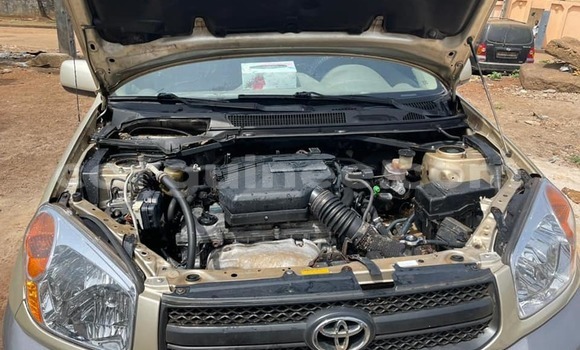 Acheter Occasion Voiture Toyota RAV4 Marron à Conakry, Conakry Acheter Occasion Voiture Toyota RAV4 Marron à Conakry, Conakry