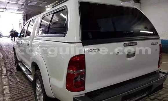 Acheter Occasion Voiture Toyota Hilux Blanc à Conakry, Conakry Acheter Occasion Voiture Toyota Hilux Blanc à Conakry, Conakry