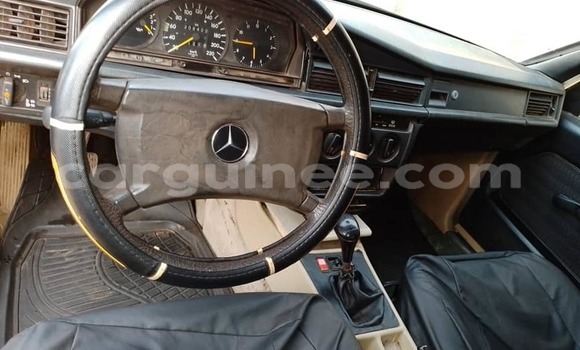Acheter Occasion Voiture Mercedes-Benz 190–Series Vert à Conakry, Conakry Acheter Occasion Voiture Mercedes-Benz 190–Series Vert à Conakry, Conakry