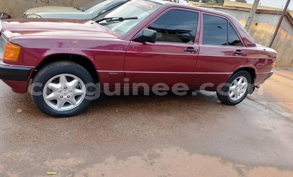 Acheter Occasion Voiture Mercedes-Benz 190 Rouge à Conakry, Conakry Acheter Occasion Voiture Mercedes-Benz 190 Rouge à Conakry, Conakry